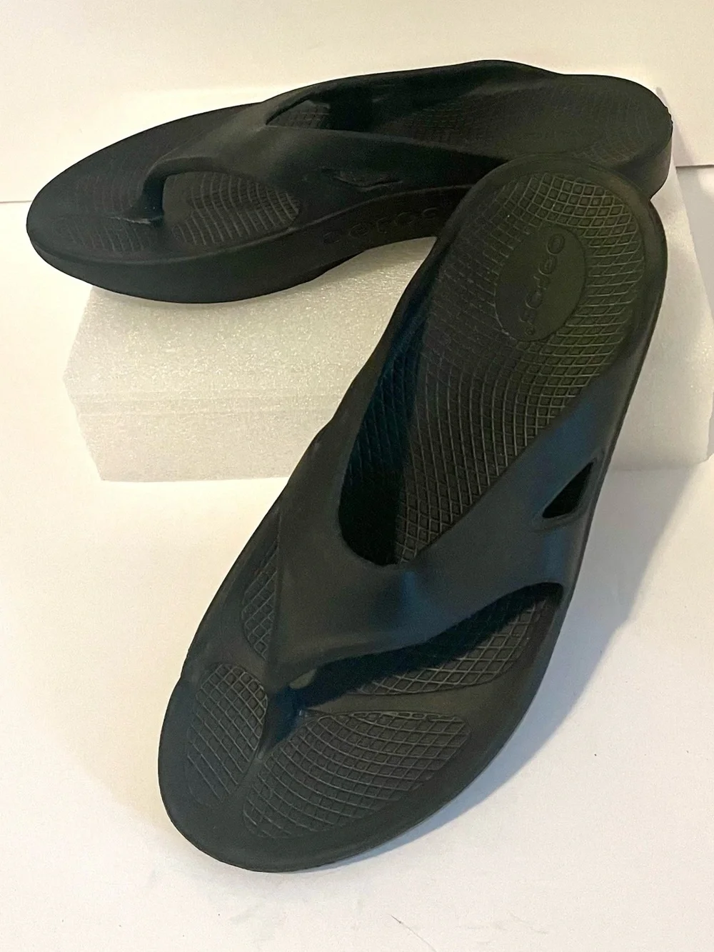 OOFOS Original Recovery Thong Sandals